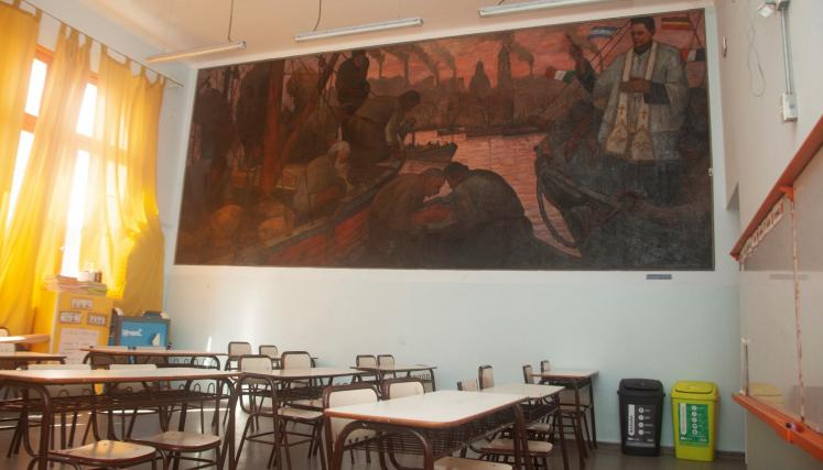 La Boca: repararon un mural de Quinquela Martín ubicado dentro de un aula escolar