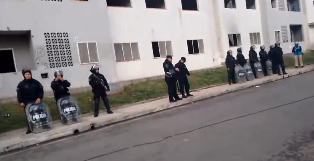 Unas 120 familias ocuparon viviendas con complejos de Villa Lugano