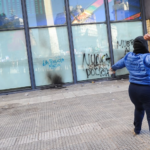 Obelisco: encapuchados tiraron piedras a la policía e intentaron quemar un puesto de monitoreo en la marcha por la muerte de Facundo Molares