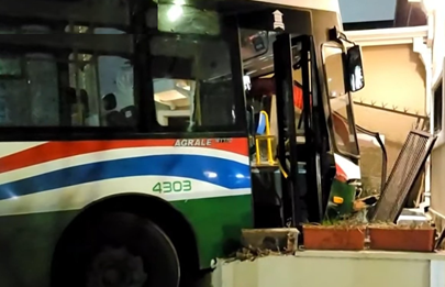 Choque entre camión y colectivo