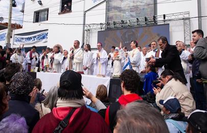 Una multitud participó de la misa en desagravio al Papa
