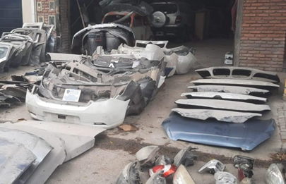 Más de un centenar de autopartes ilegales secuestradas en un taller de Villa Lugano