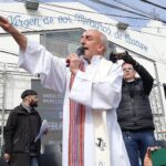 Barracas: curas villeros realizaron una “misa de desagravio” al papa Francisco ante críticas de Javier Milei