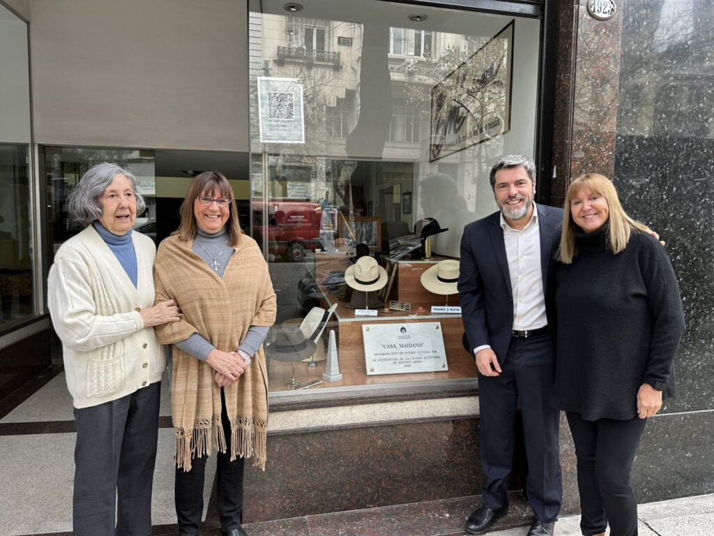 Balvanera: colocaron una placa que declara Sitio de Interés Cultural a la tienda de sombreros “Casa Maidana” de Congreso