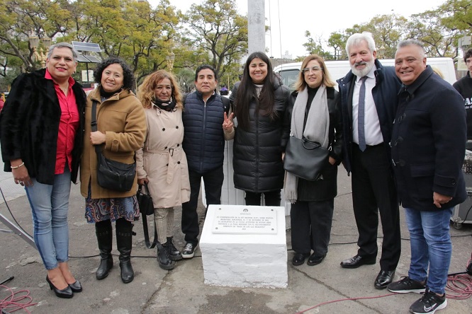 Balvanera: la Legislatura porteña declaró a Plaza Miserere como “Paseo de los y las Migrantes” y fijó una placa