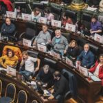 Tras el acto de Villarruel, legisladores porteños lucieron en sus bancas la consigna “Nunca más”