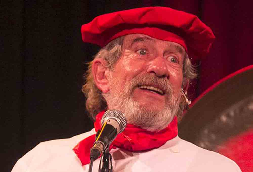 Tras la repercusión por sus funciones a la gorra, quieren declarar Personalidad Destacada a Pablo Alarcón