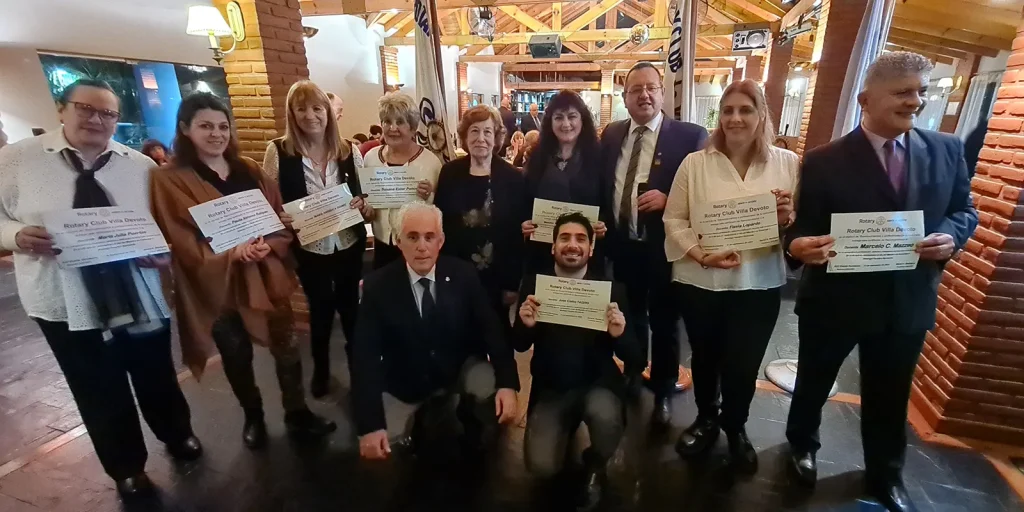 Reconocimiento del Rotary Club Villa Devoto a maestros locales