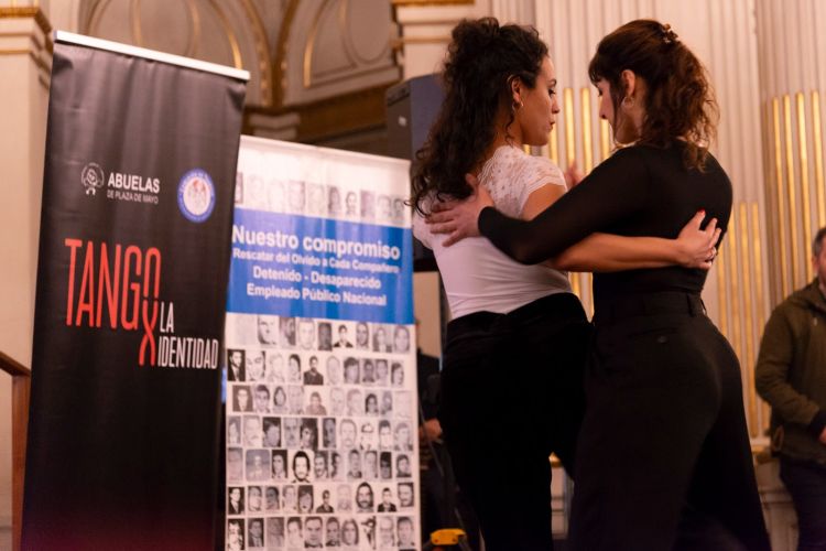 Reconocimientos en el Salón Dorado