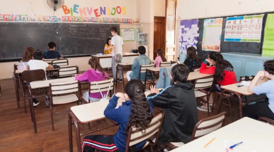 El GCBA acordó una suba del 23% en septiembre para docentes