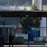 Barracas: un policía motorizado se atrincheró en una dependencia y amenazó con suicidarse