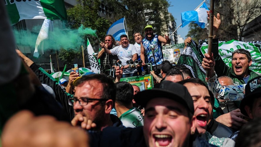 La CGT se movilizó al Congreso en apoyo a Massa y la quita de Ganancias