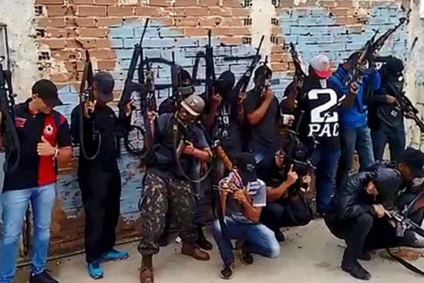 Incautan pastillas de éxtasis y cartel de una organización delictiva en Recoleta
