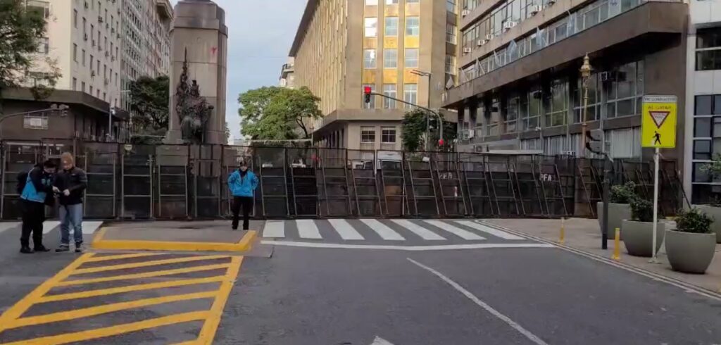 Vallaron la Legislatura porteña por la charla de Villarruel sobre “víctimas de terrorismo” y la marcha condenando este acto de “negacionismo”