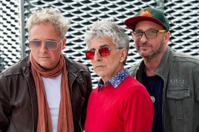 Con cierre de Los Tipitos, vuelve a la Floralis el festival Los Pies en el Pasto