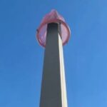 Es CGI: con una animación, Netflix le “puso” un preservativo al Obelisco para promocionar la cuarta temporada de Sex Education