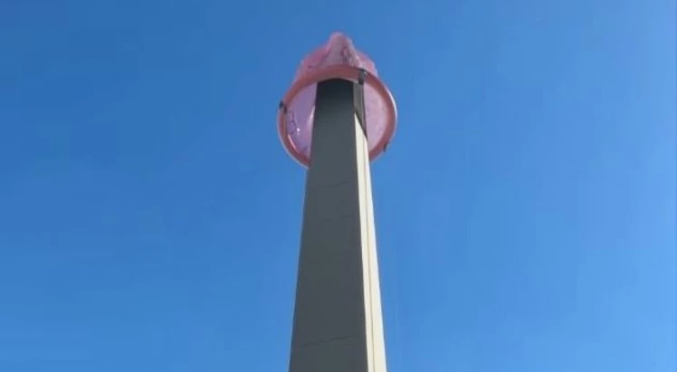 Es CGI: con una animación, Netflix le “puso” un preservativo al Obelisco para promocionar la cuarta temporada de Sex Education