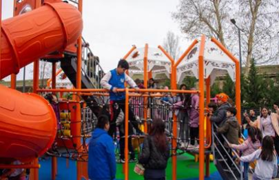 Nuevo patio de juegos se suma al Parque Chacabuco