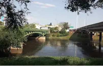 El cuerpo de un menor apareció flotando en el Riachuelo