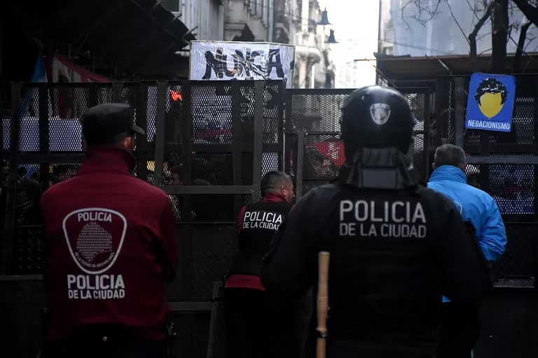 Acto de Villarruel: dos detenidos por incidentes frente a la Legislatura porteña