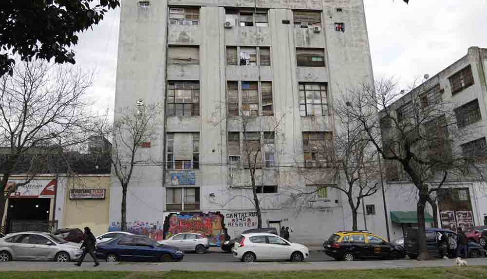 Parque Patricios: Casa Santa Cruz va por la expropiación
