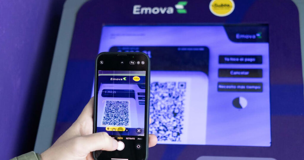 Habilitan en el Subte cargar la Tarjeta SUBE con código QR