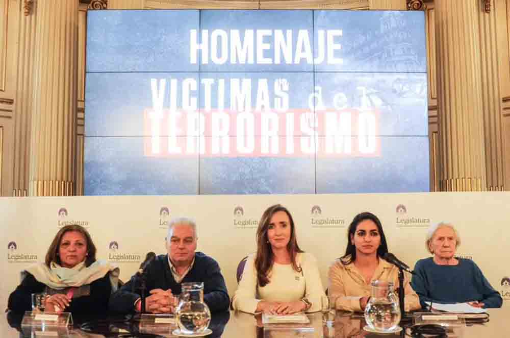 Una jornada agitada, dentro y fuera del palacio legislativo