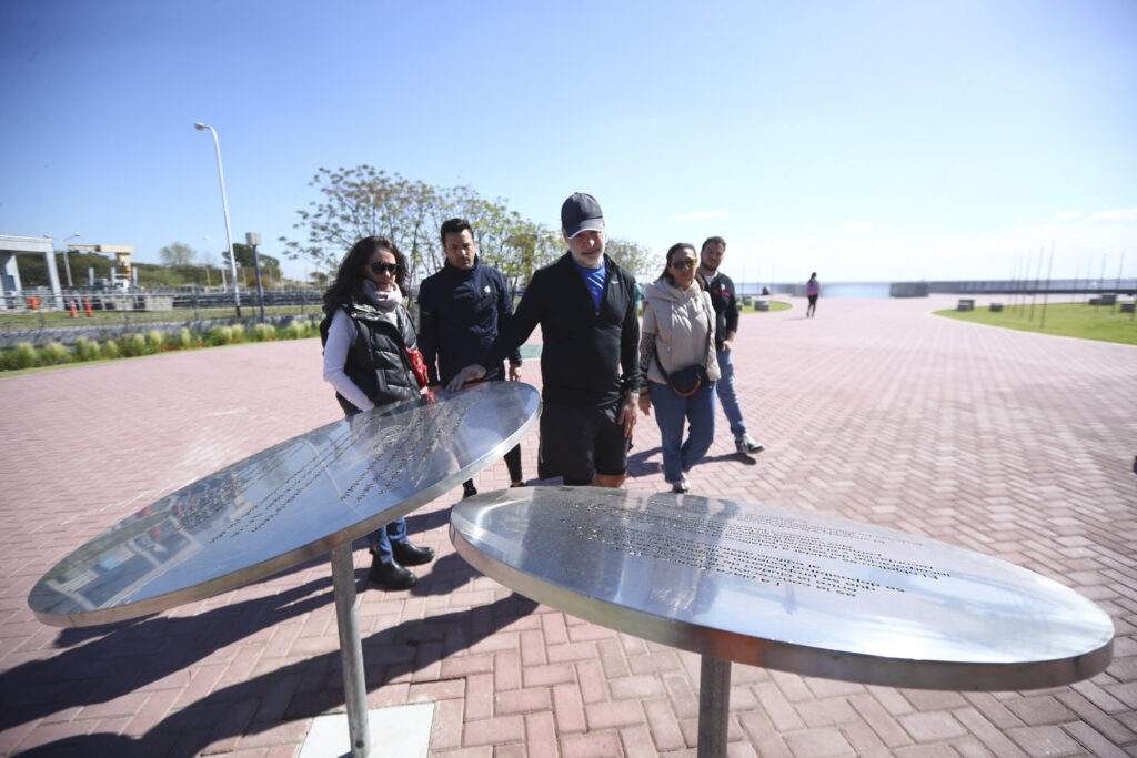 Núñez: Rodríguez Larreta visitó la Plaza Memoria AMIA frente al Río de la Plata