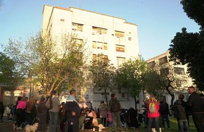 El jefe comunal se reunió con familias de la casa Santa Cruz
