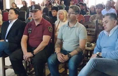 El jefe comunal presente en el festejo policial