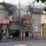 Se incendió un depósito en Flores y afectó a varios comercios linderos: evacuación y varios afectados por inhalar monóxido de carbono