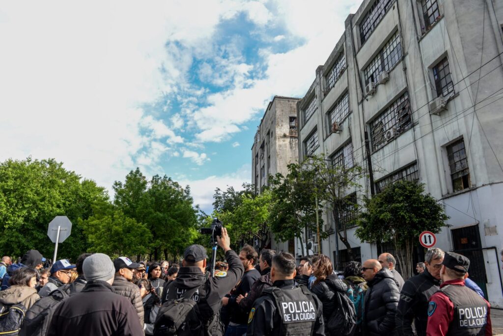 Postergaron por seis meses el desalojo de la Casa Santa Cruz de Parque Patricios