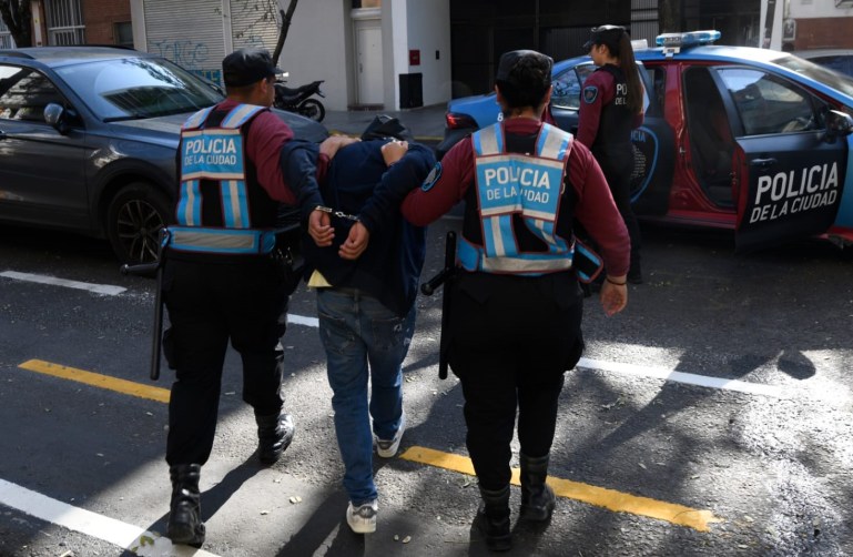 Belgrano: capturan a tres delincuentes colombianos con inhibidores de señal