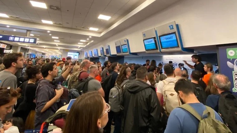 Demoras y cancelaciones en Aeroparque por una acción gremial