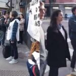 Balvanera: abrazo de vecinos contra la decisión judicial de talar árboles en Económicas de la UBA