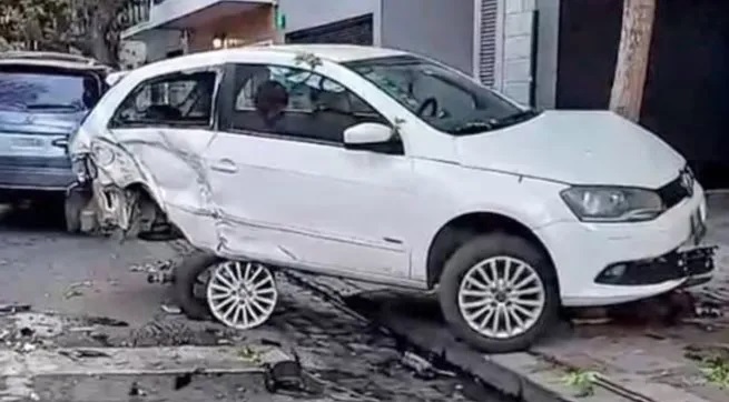 Caballito: dos choques involucraron a siete autos, incluido un patrullero y un vehículo antiguo