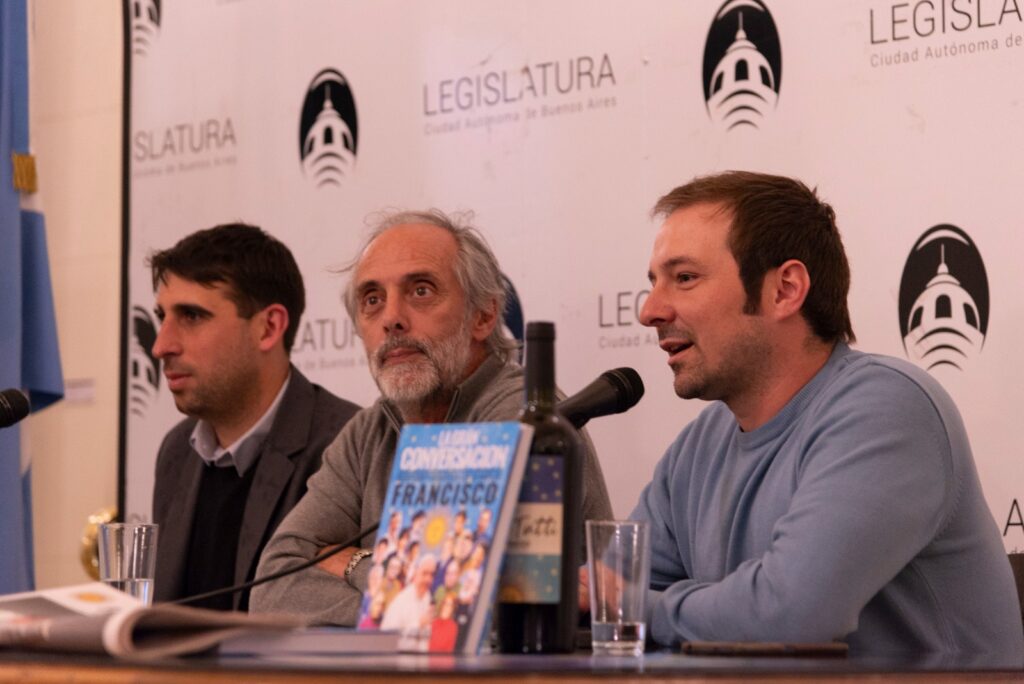 La Legislatura porteña homenajeó una muestra sobre el Papa Francisco