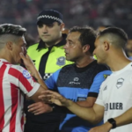En polémico partido Deportivo Riestra eliminó a San Martin de Tucumán