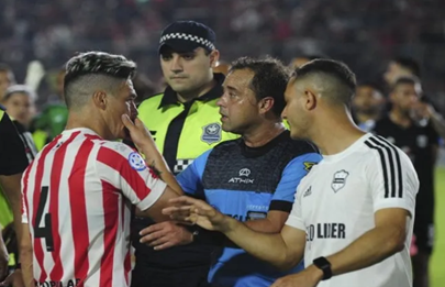 En polémico partido Deportivo Riestra eliminó a San Martin de Tucumán