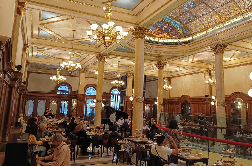 Con espectáculos de Raúl Lavié, Daniela Pantano y Néstor Fabián celebran el Día de los Cafés
