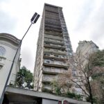 Palermo: un joven murió tras caer del piso 22 de una torre frente al Jardín Botánico