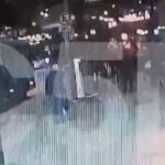 Robo piraña en Retiro: hospitalizaron a un hombre agredido por ocho personas para robarle el celular