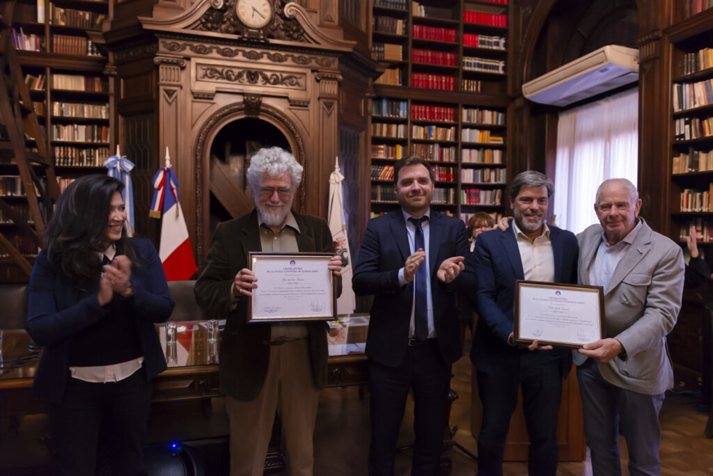 La Legislatura porteña distinguió a periodistas neerlandeses que denunciaron a la dictadura en el exterior