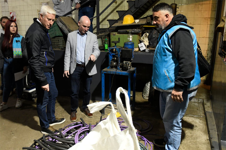 Clausuran en Constitución depósito de metales robados y detienen a su dueño