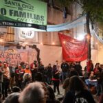 Más de 100 familias resisten el desalojo de la Casa Santa Cruz de Parque Patricios