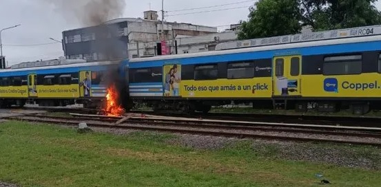 Hubo demoras y cancelaciones en el tren Sarmiento porque un motocilista murió arrollado en Ciudadela