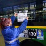 Comienzan a colocar carteles en colectivos y trenes con precios del viaje con y sin subsidio