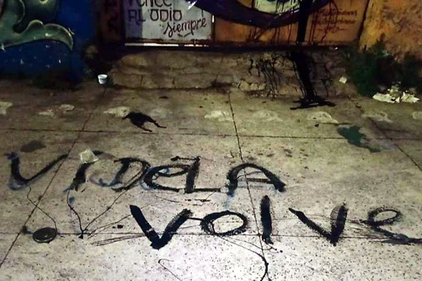 Abrazo al bachillerato popular de Lugano tras vandalización pro dictadura