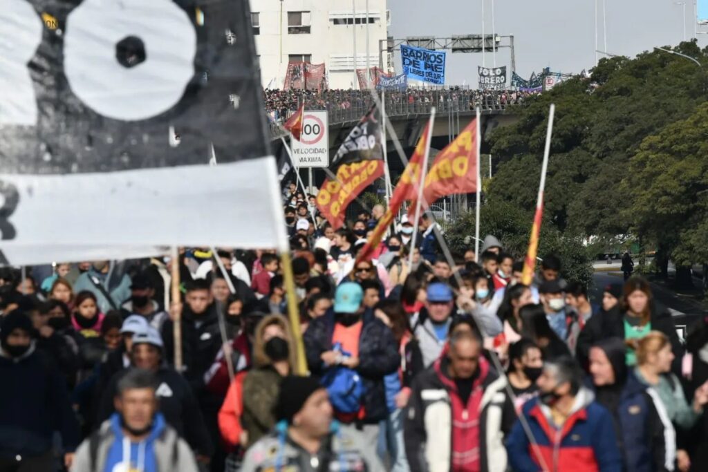 Convocan a un Plenario Piquetero Nacional en Parque Lezama “para enfrentar el ajuste”