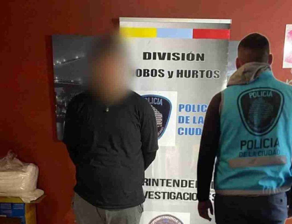 Cayó en el Abasto una banda liderada por un detenido que contactaba a sus víctimas por Marketplace de Facebook